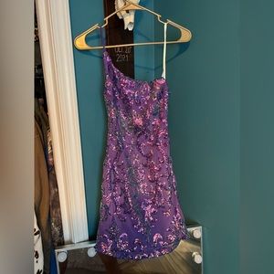 Worn once to a school dance